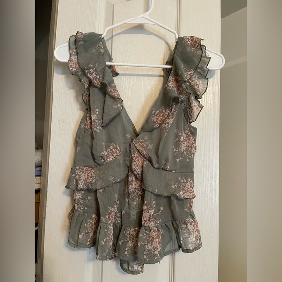 Floral Ruffle Blouse - Picture 2 of 4